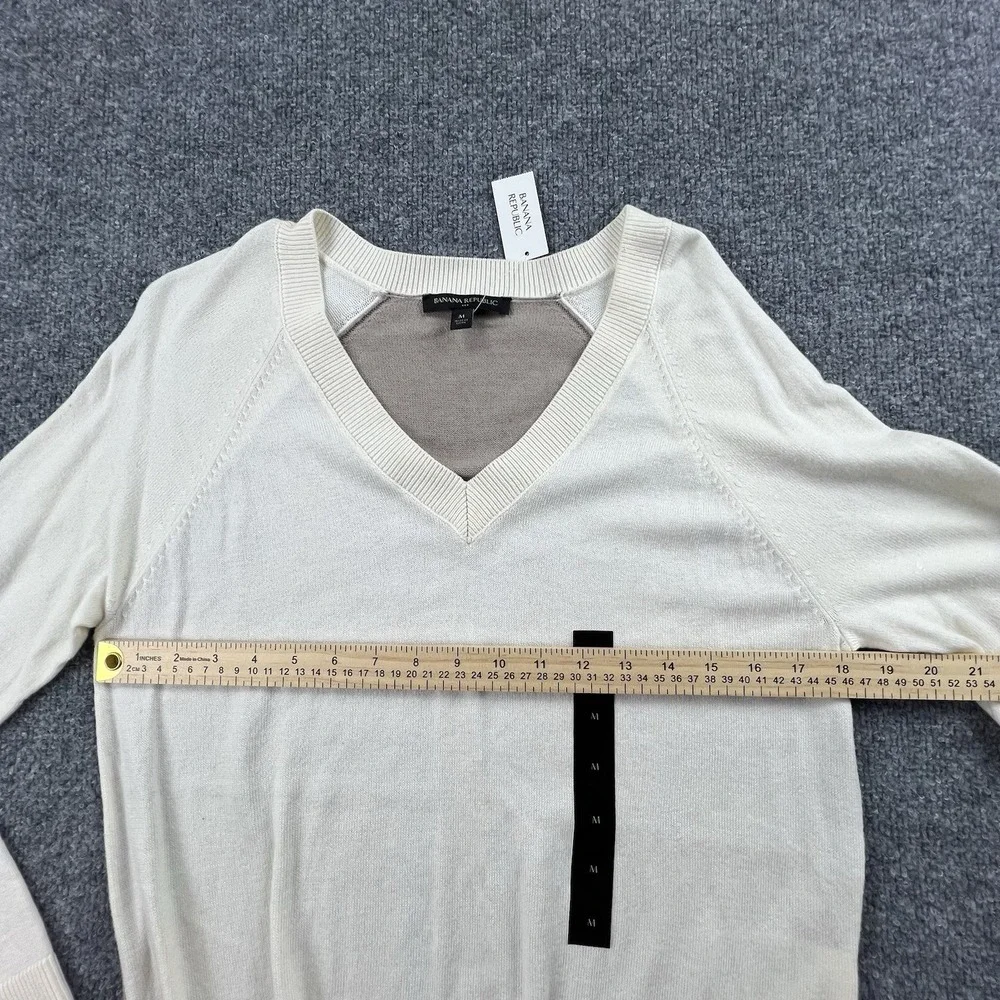 NWT Banana Republic Women's M V-Neck Sweater Cream Taupe Side Zip Hem Pullover - Picture 2 of 9